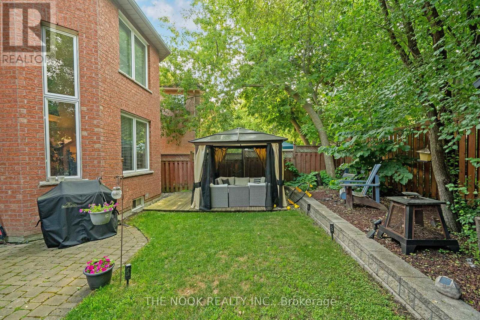 Photo 45 of 122 Estate Garden Drive, Richmond Hill ON