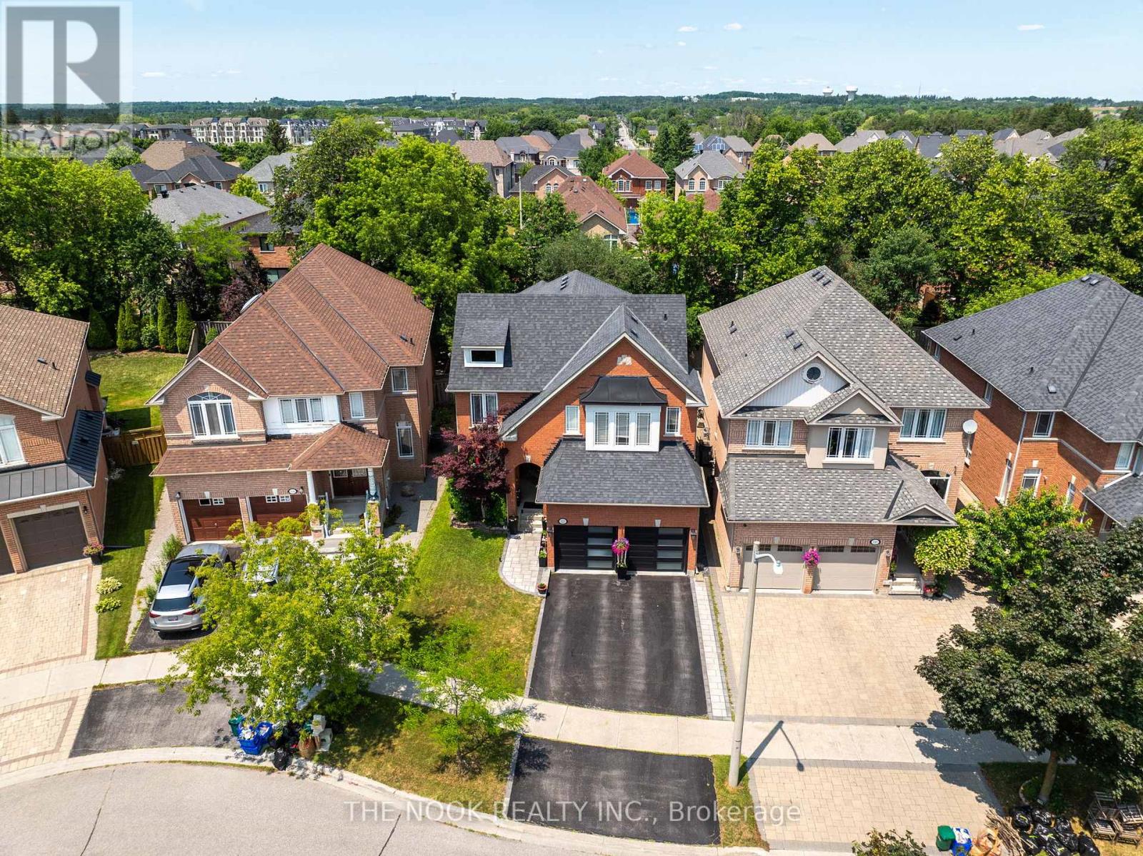 Photo 47 of 122 Estate Garden Drive, Richmond Hill ON