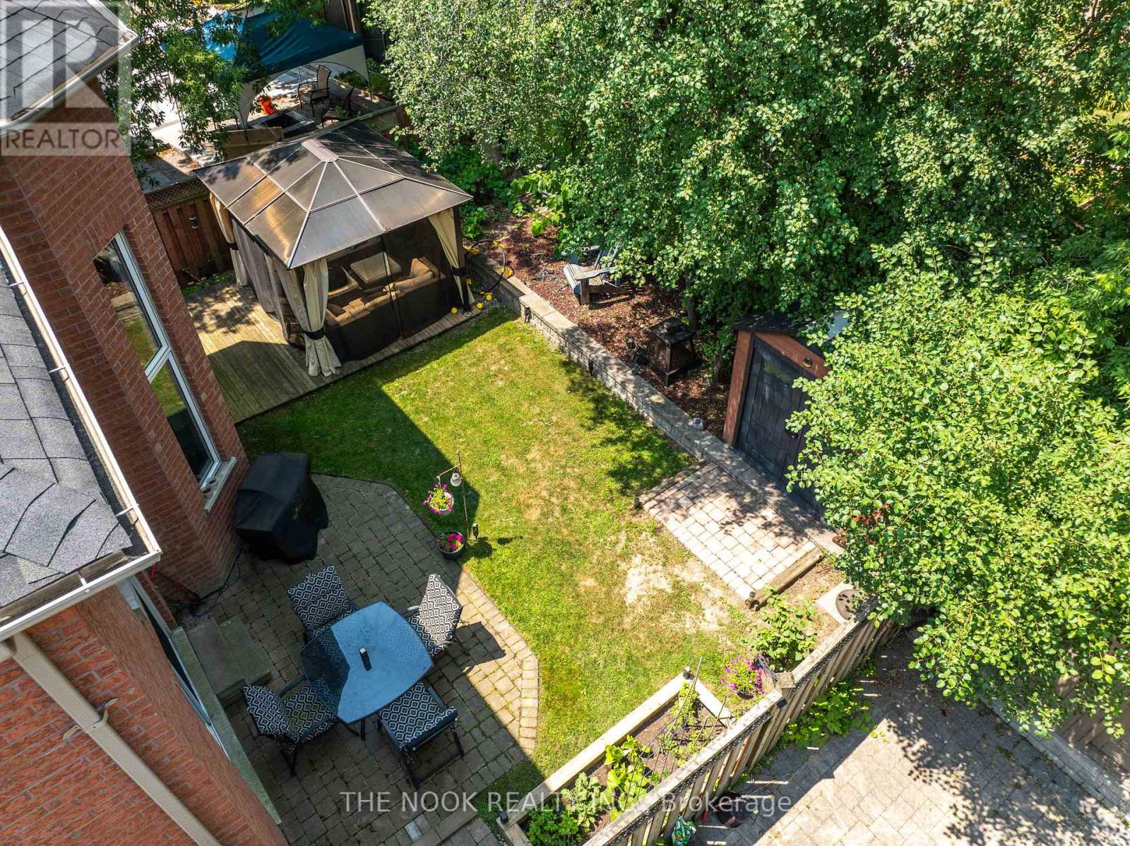 Photo 48 of 122 Estate Garden Drive, Richmond Hill ON