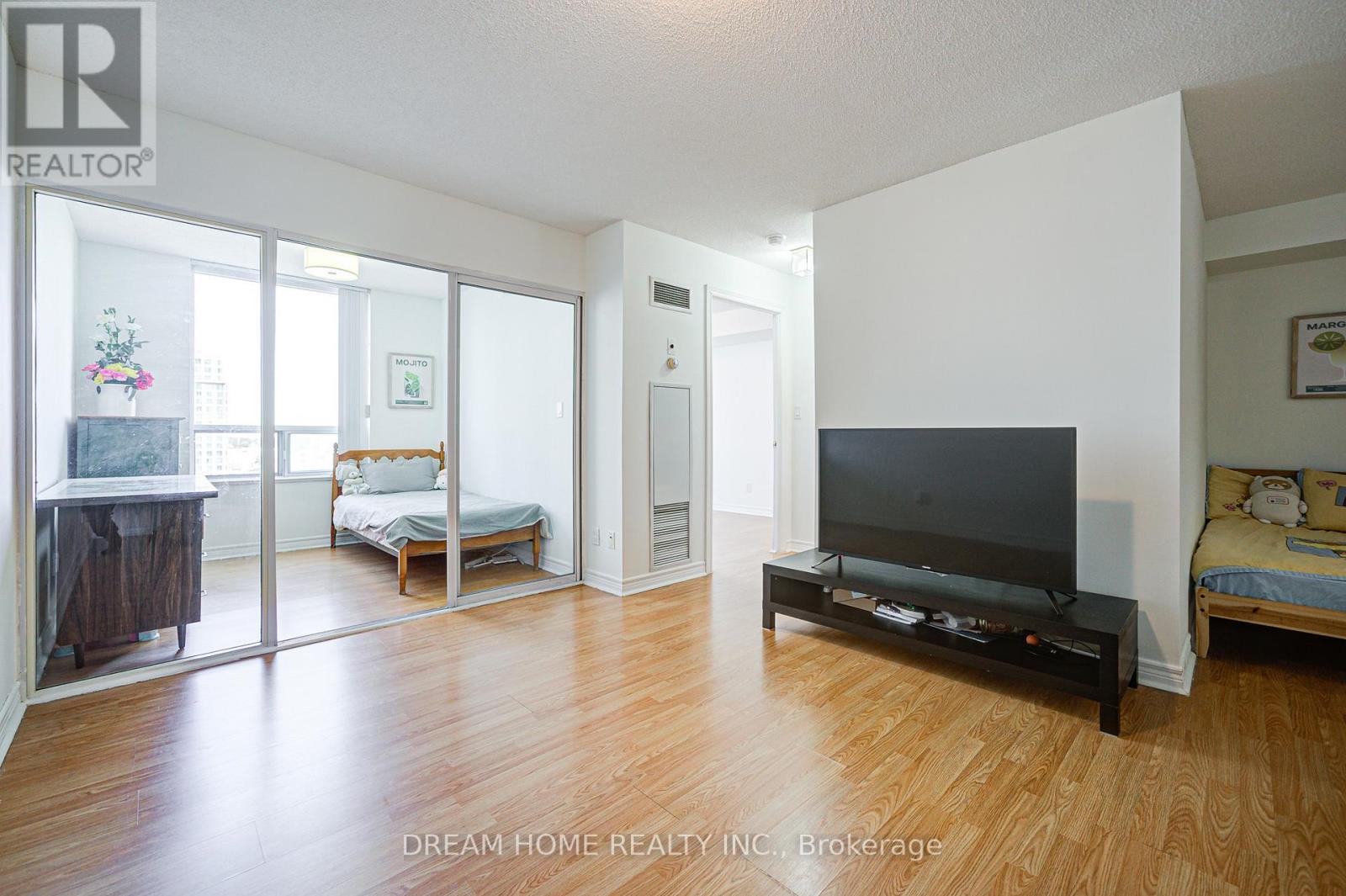 Photo 3 of 1531 68 Corporate Drive, Toronto ON