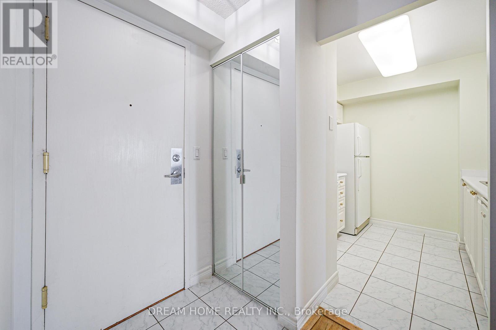 Photo 4 of 1531 68 Corporate Drive, Toronto ON