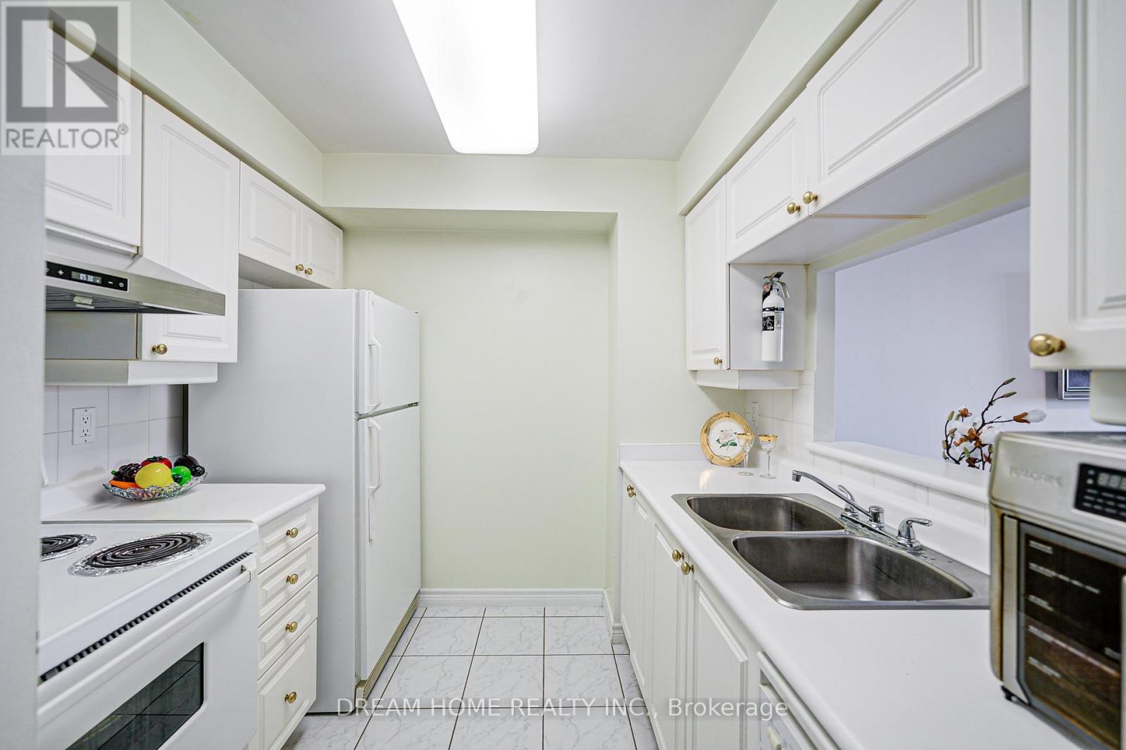 Photo 6 of 1531 68 Corporate Drive, Toronto ON