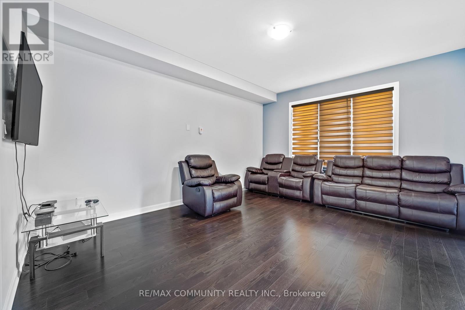 Photo 10 of 1064 Cameo Street, Pickering ON