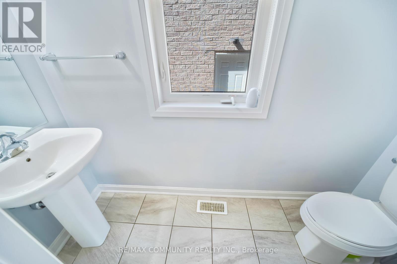 Photo 17 of 1064 Cameo Street, Pickering ON
