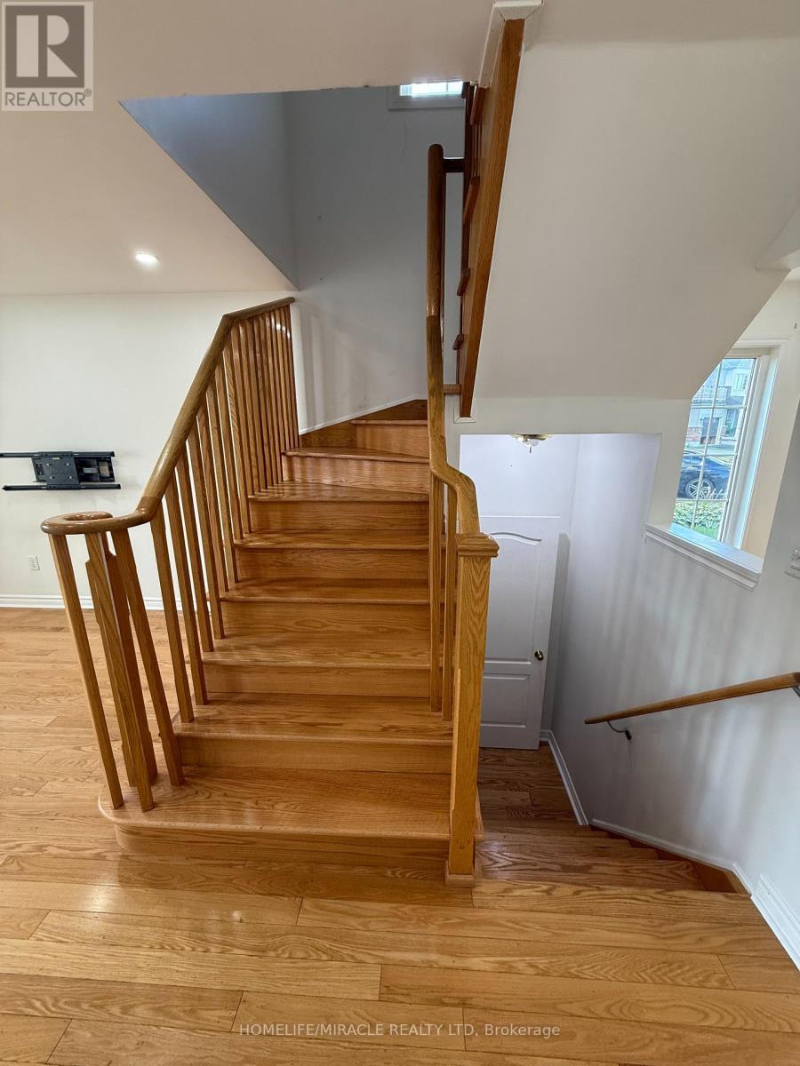 Photo 10 of 55 Allworth Crescent, Clarington ON