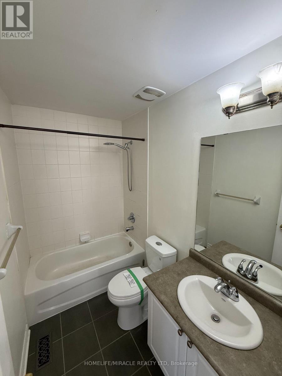 Photo 19 of 55 Allworth Crescent, Clarington ON