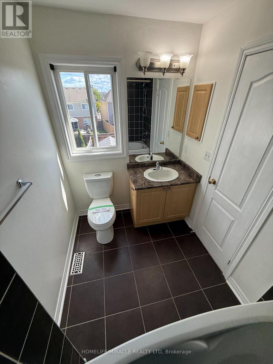 Photo 23 of 55 Allworth Crescent, Clarington ON