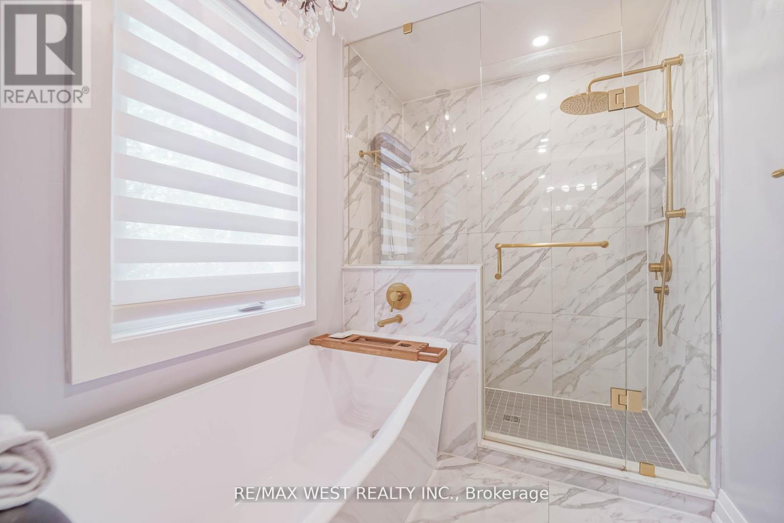 Photo 10 of 46 Rhyl Avenue, Toronto ON