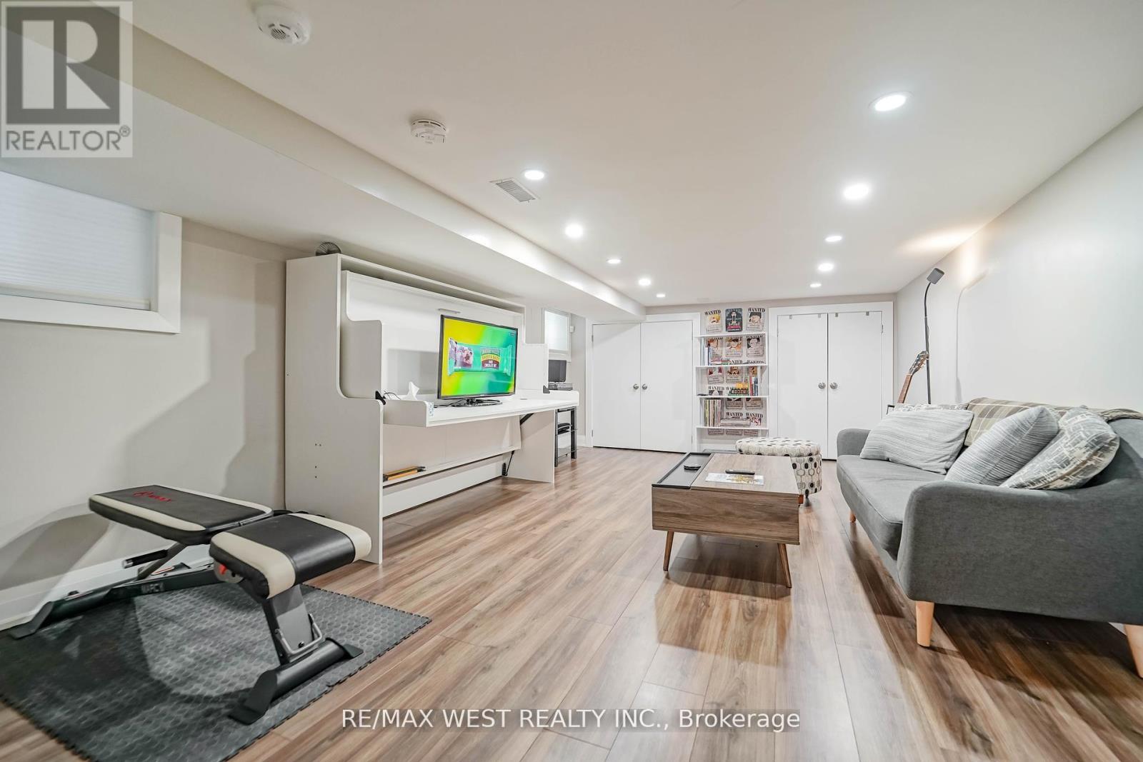 Photo 13 of 46 Rhyl Avenue, Toronto ON