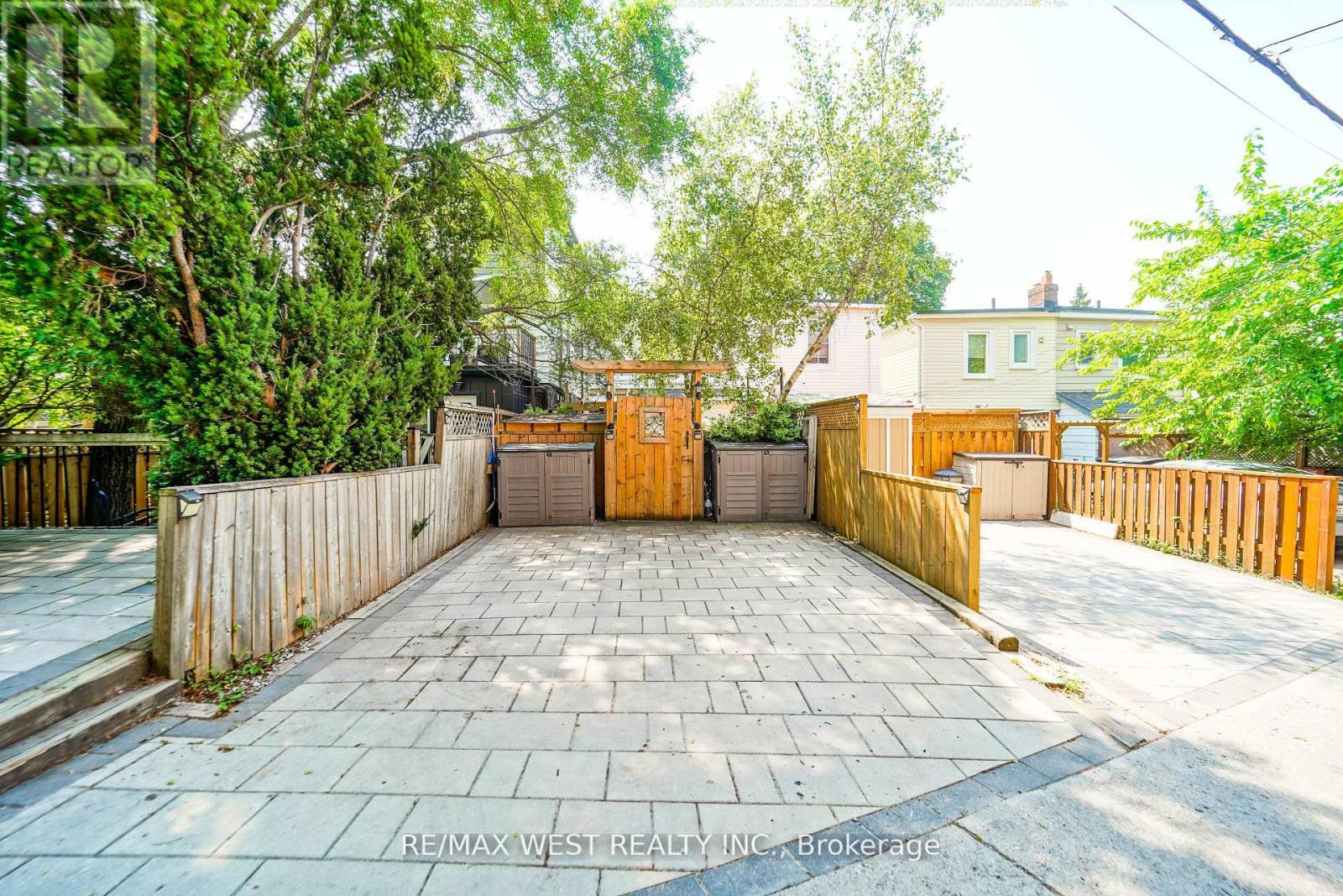 Photo 16 of 46 Rhyl Avenue, Toronto ON
