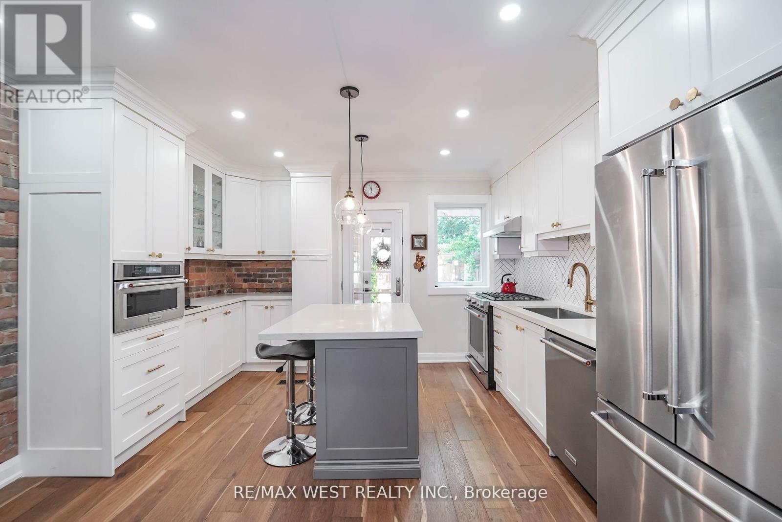 Photo 6 of 46 Rhyl Avenue, Toronto ON