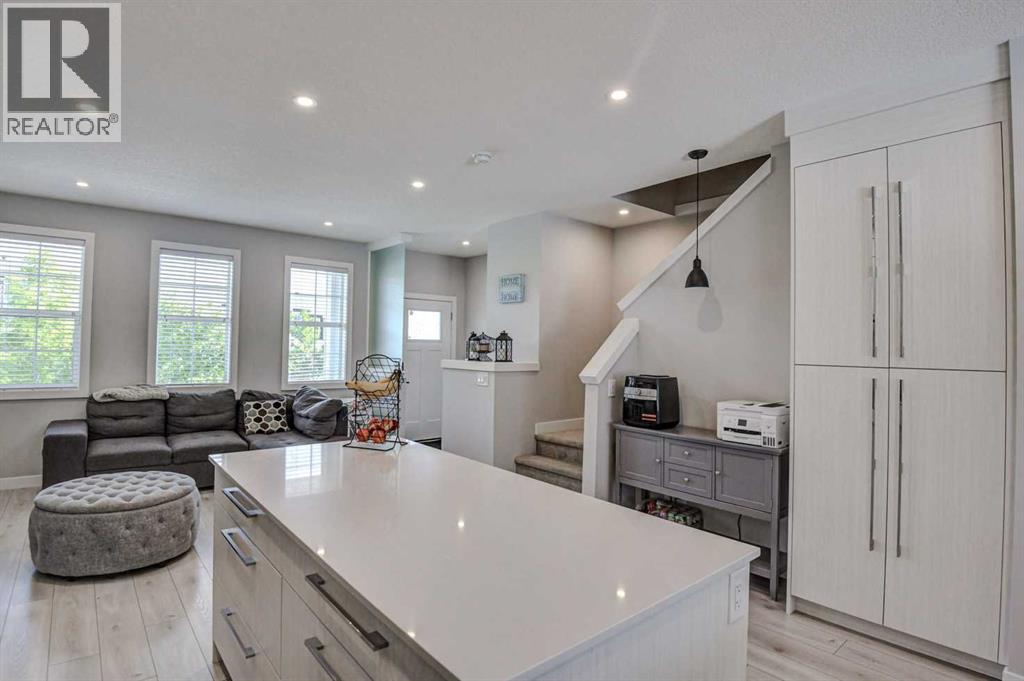 Photo 4 of 448 West Lakeview Drive, Chestermere AB