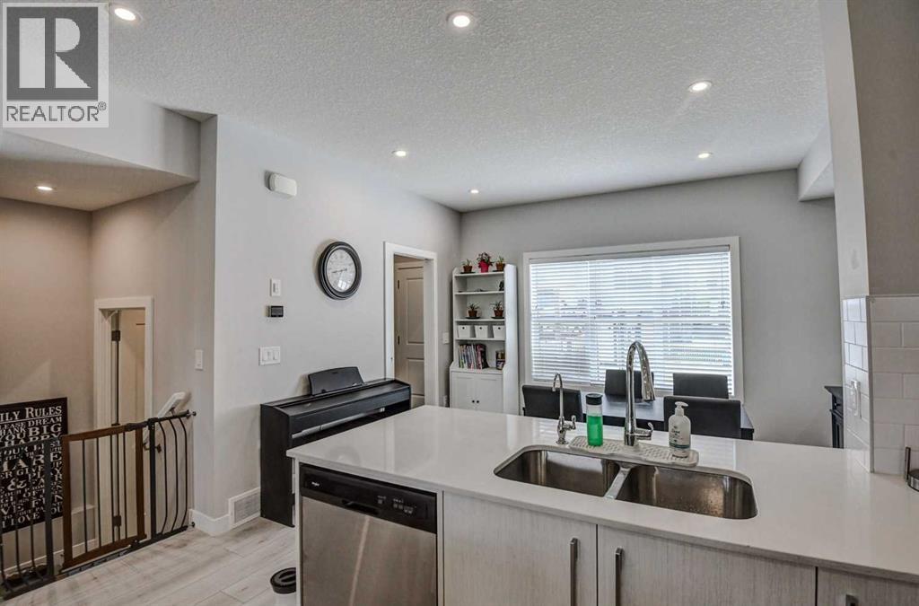 Photo 6 of 448 West Lakeview Drive, Chestermere AB