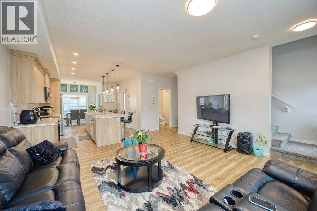 Photo 8 of 50 Cranbrook Gardens Se, Calgary AB