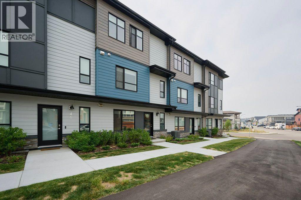 Photo 3 of 50 Cranbrook Gardens Se, Calgary AB