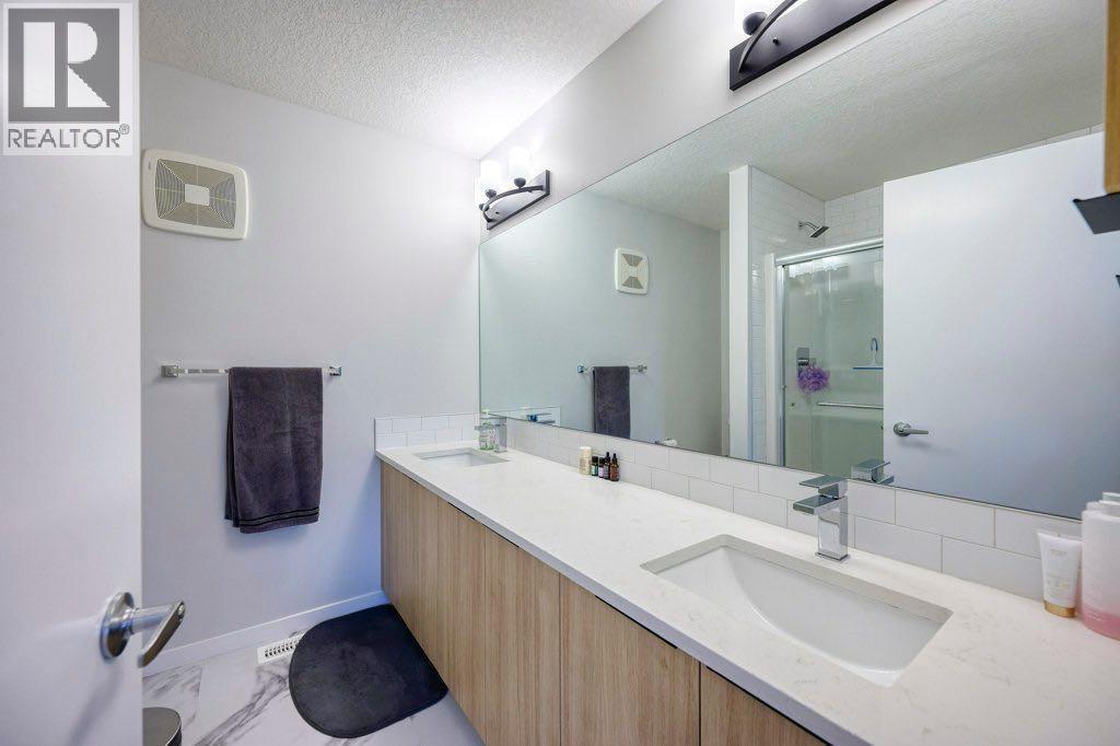 Photo 23 of 50 Cranbrook Gardens Se, Calgary AB