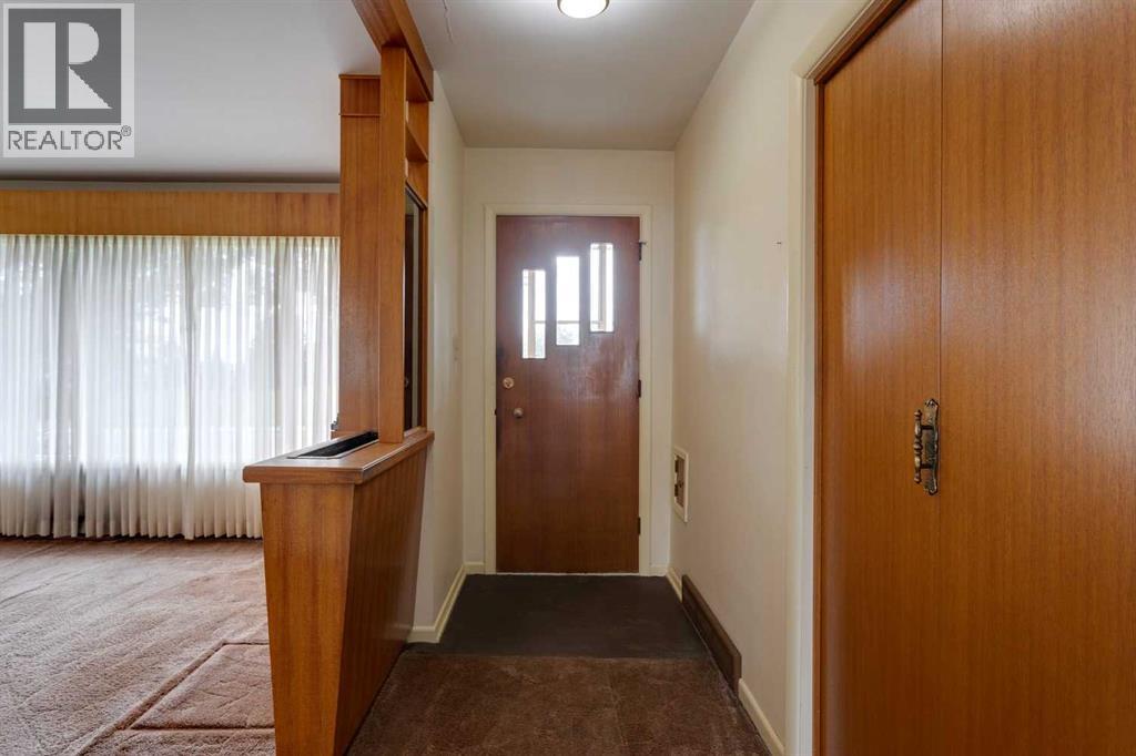 Photo 12 of 21 Wildwood Drive Sw, Calgary AB