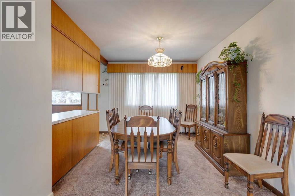 Photo 13 of 21 Wildwood Drive Sw, Calgary AB
