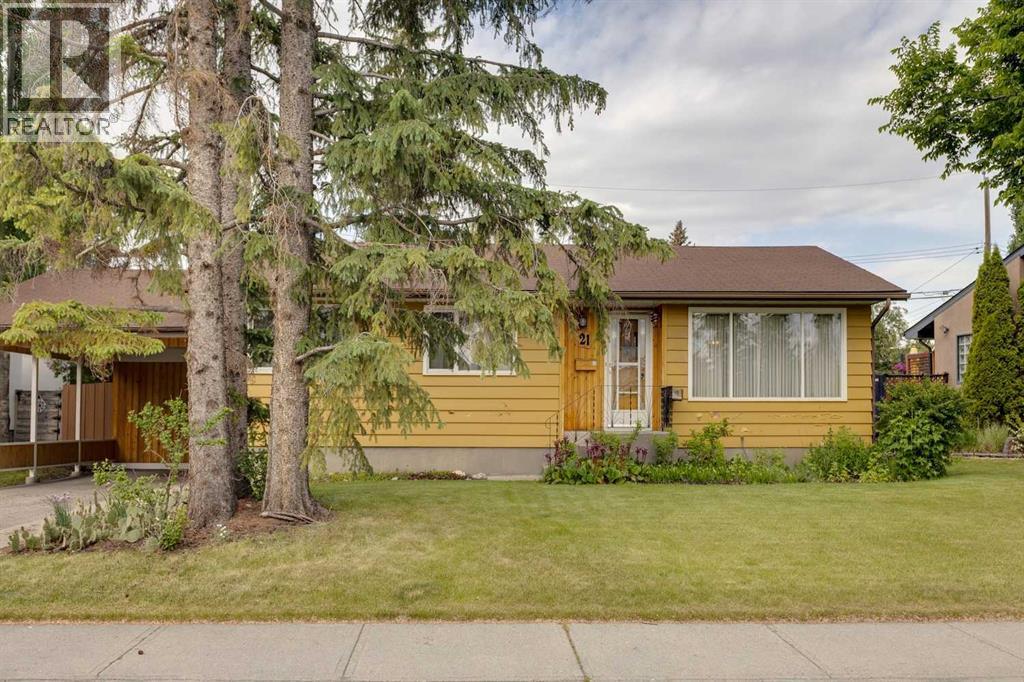 Photo 2 of 21 Wildwood Drive Sw, Calgary AB
