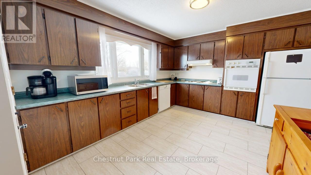 Photo 2 of 381 High Street, Georgian Bay ON
