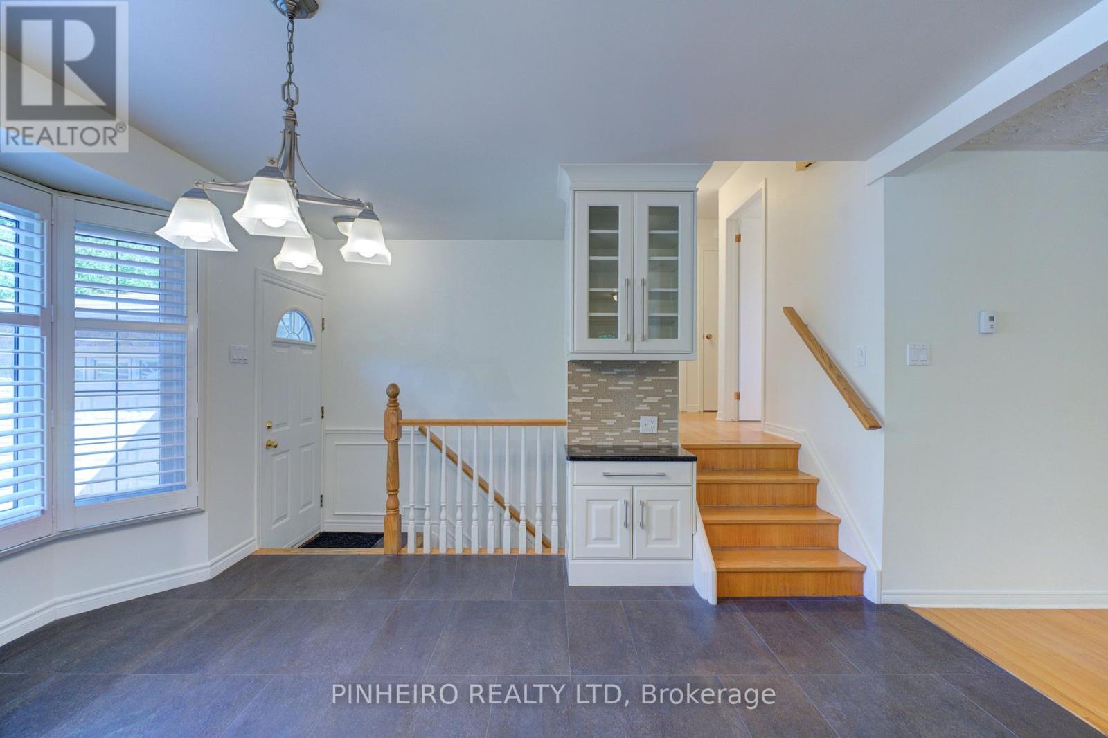 Photo 17 of 67 Harcroft Crescent, London South ON