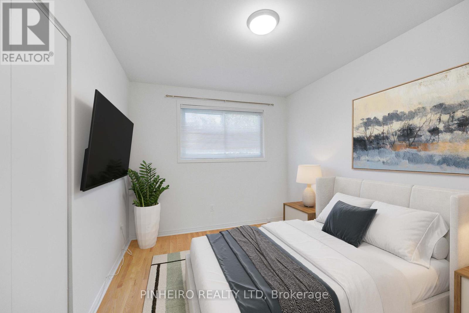 Photo 9 of 67 Harcroft Crescent, London South ON