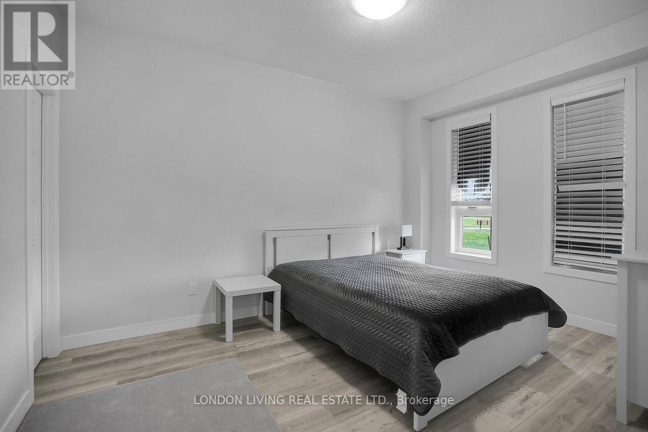 Photo 4 of 28 3380 Singleton Avenue, London South ON