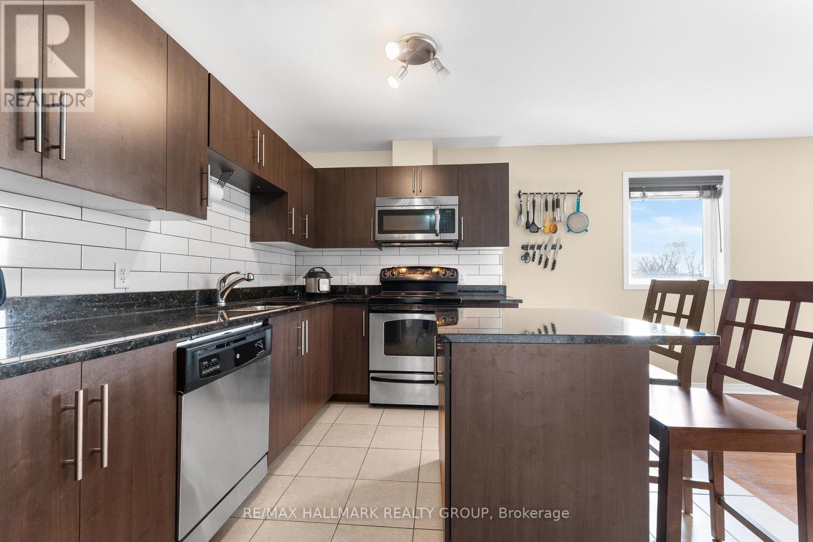 Photo 10 of 401 646 Cummings Avenue, Ottawa ON
