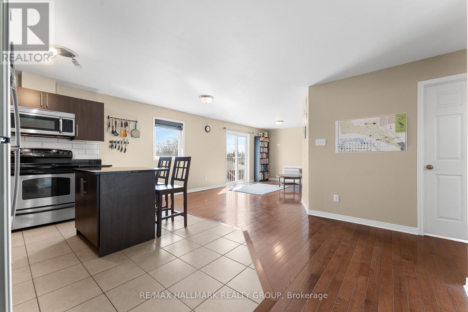 Photo 12 of 401 646 Cummings Avenue, Ottawa ON