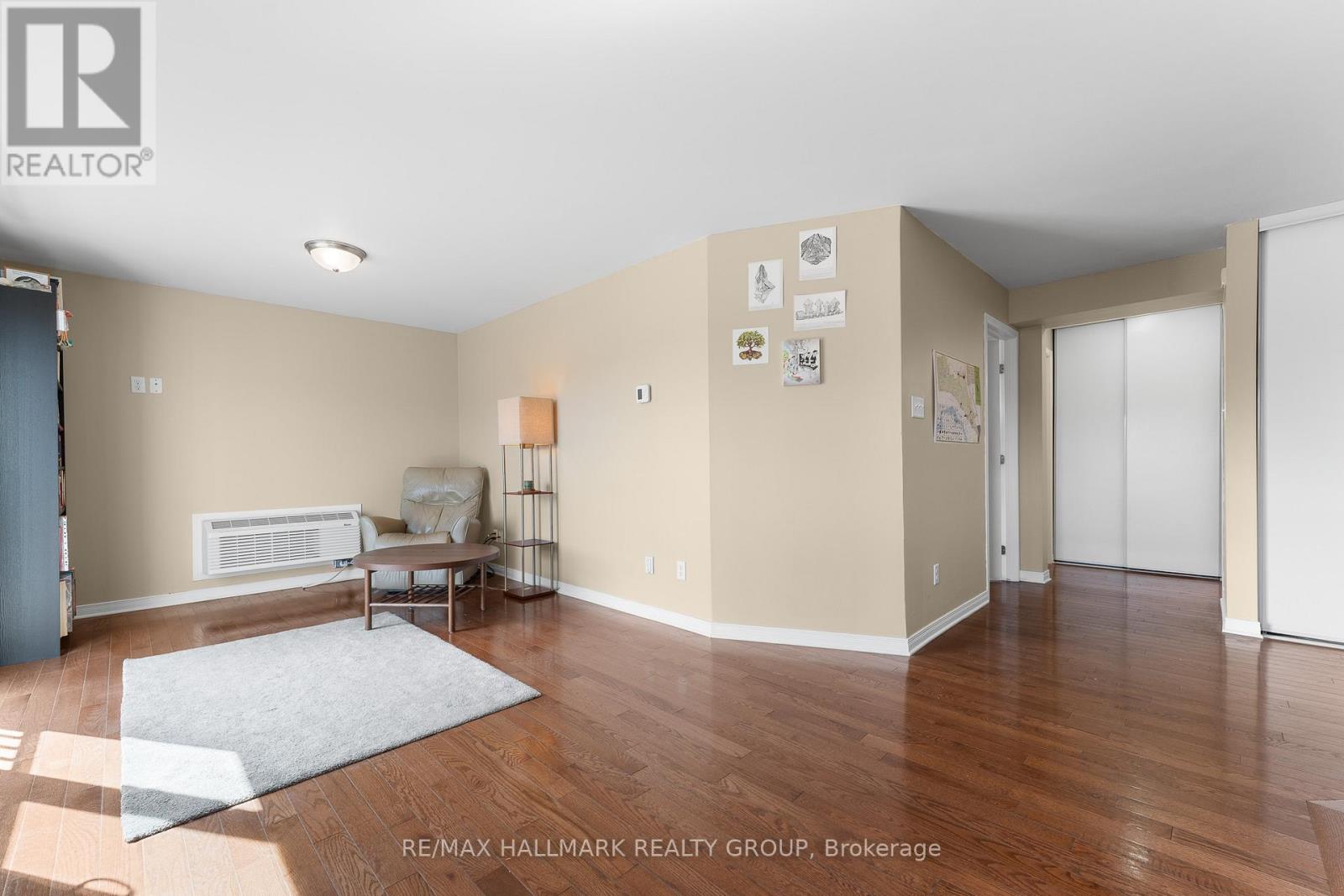 Photo 16 of 401 646 Cummings Avenue, Ottawa ON