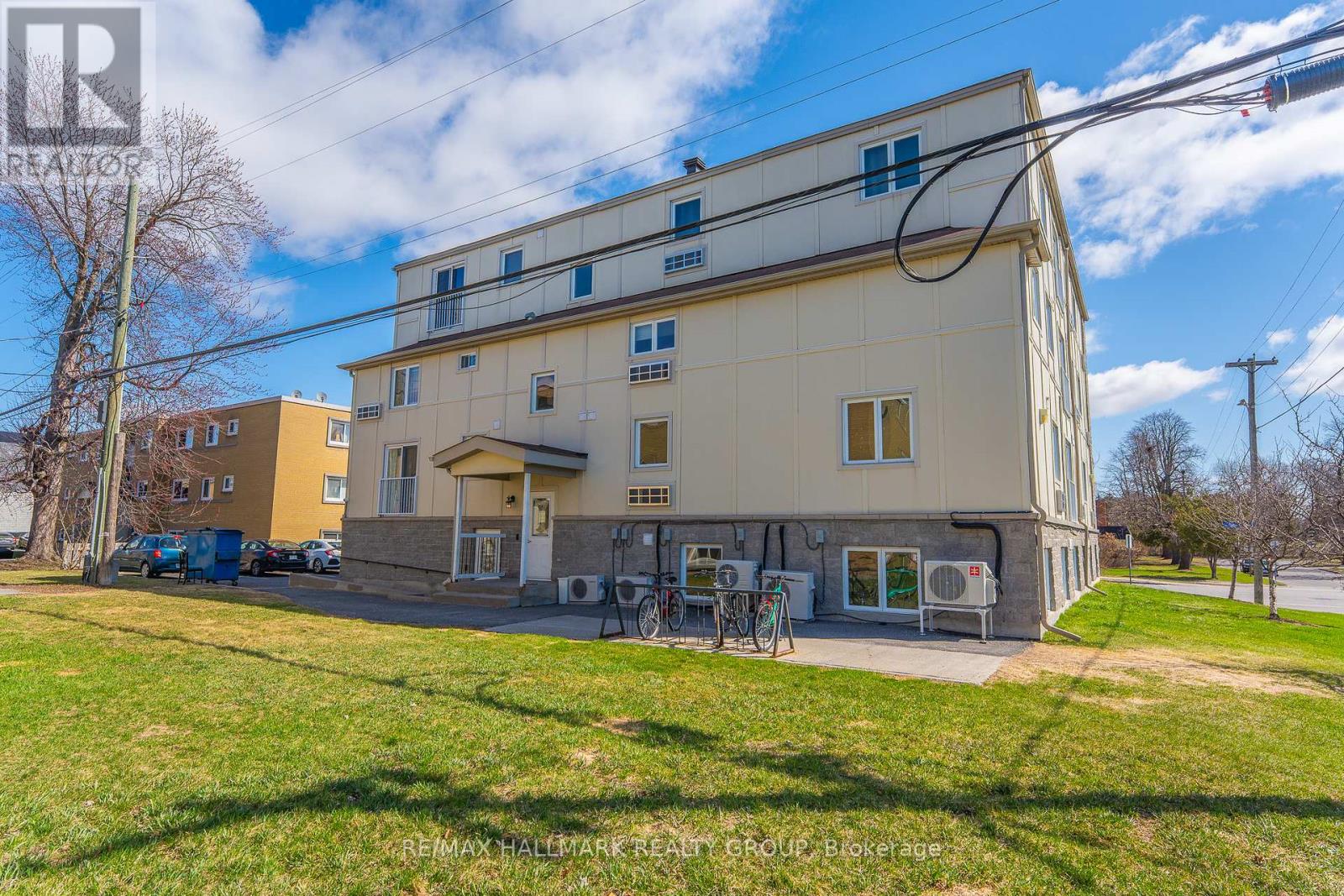 Photo 2 of 401 646 Cummings Avenue, Ottawa ON