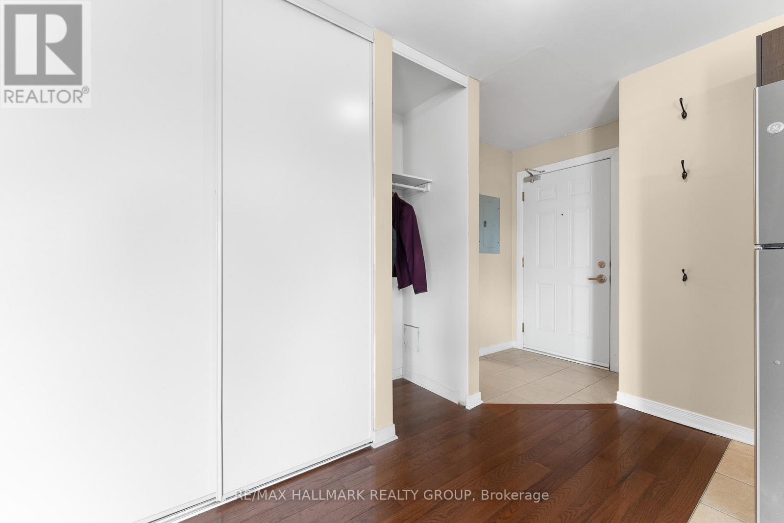 Photo 4 of 401 646 Cummings Avenue, Ottawa ON