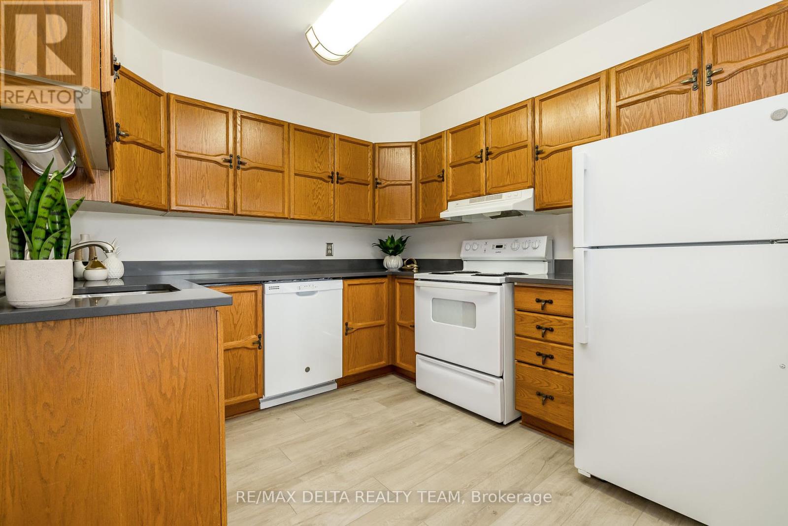 Photo 8 of 205 1720 Marsala Crescent, Ottawa ON