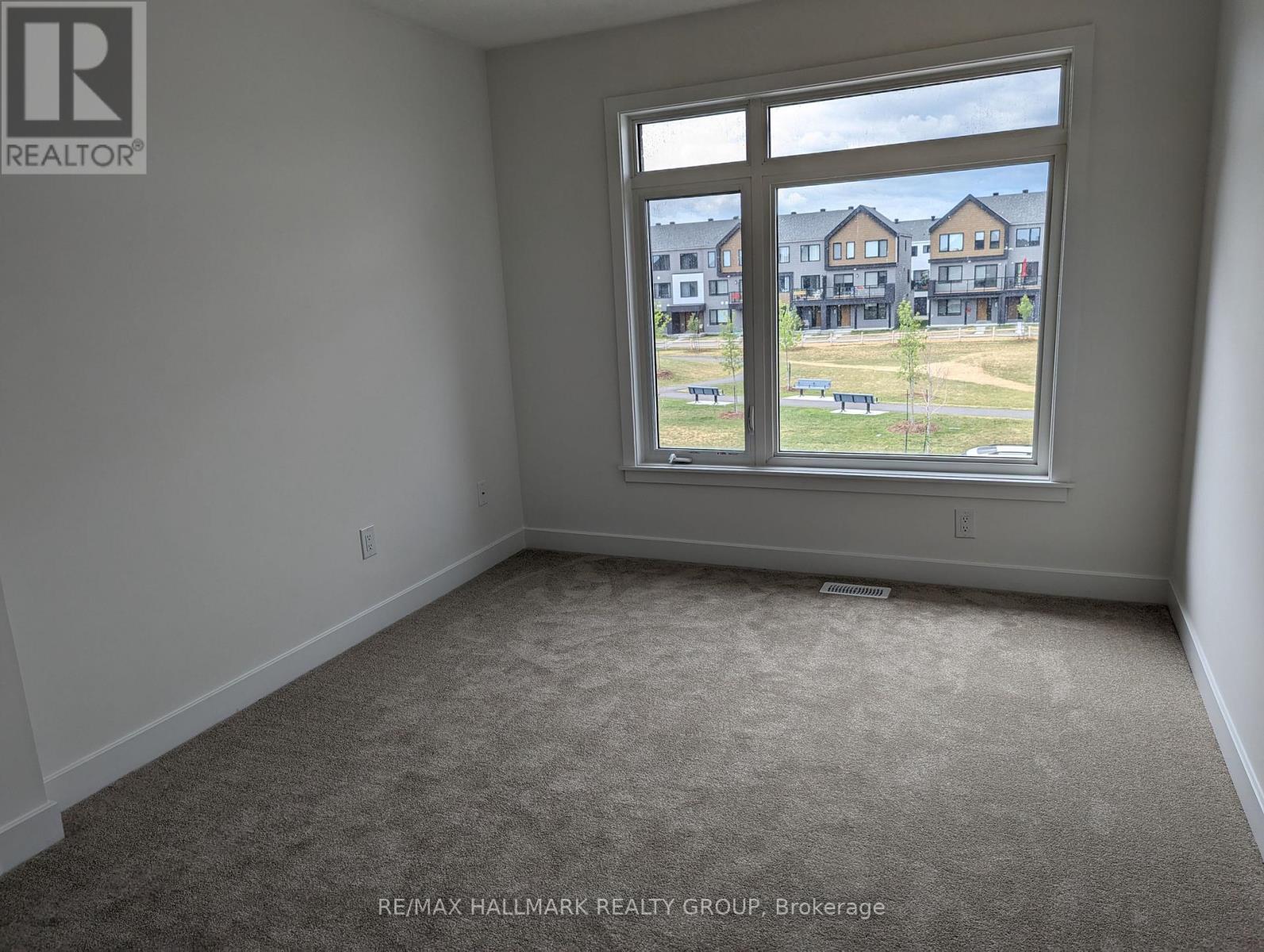 Photo 14 of 262 Darjeeling Avenue, Ottawa ON