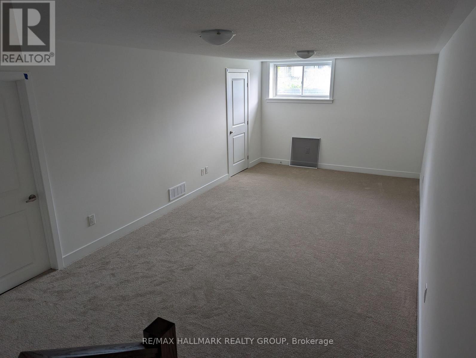 Photo 16 of 262 Darjeeling Avenue, Ottawa ON
