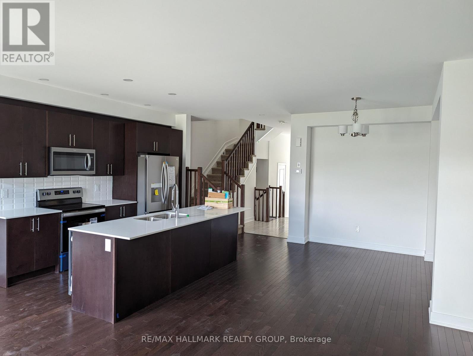 Photo 6 of 262 Darjeeling Avenue, Ottawa ON
