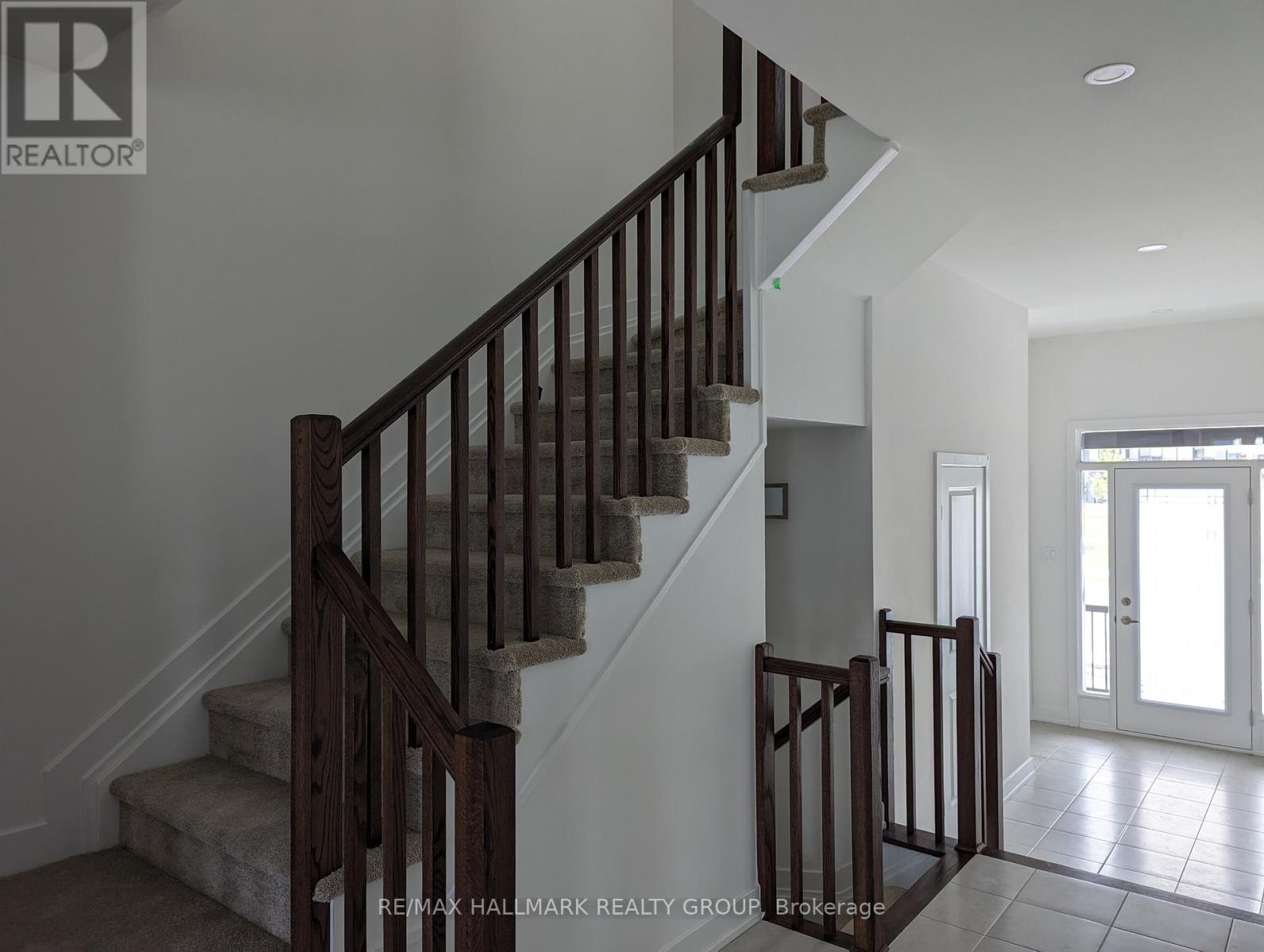 Photo 7 of 262 Darjeeling Avenue, Ottawa ON