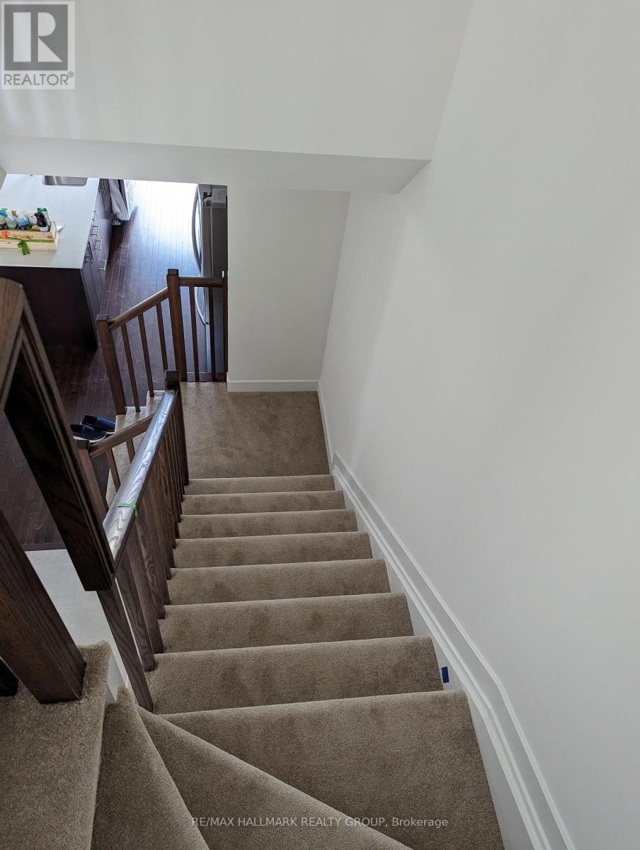 Photo 8 of 262 Darjeeling Avenue, Ottawa ON