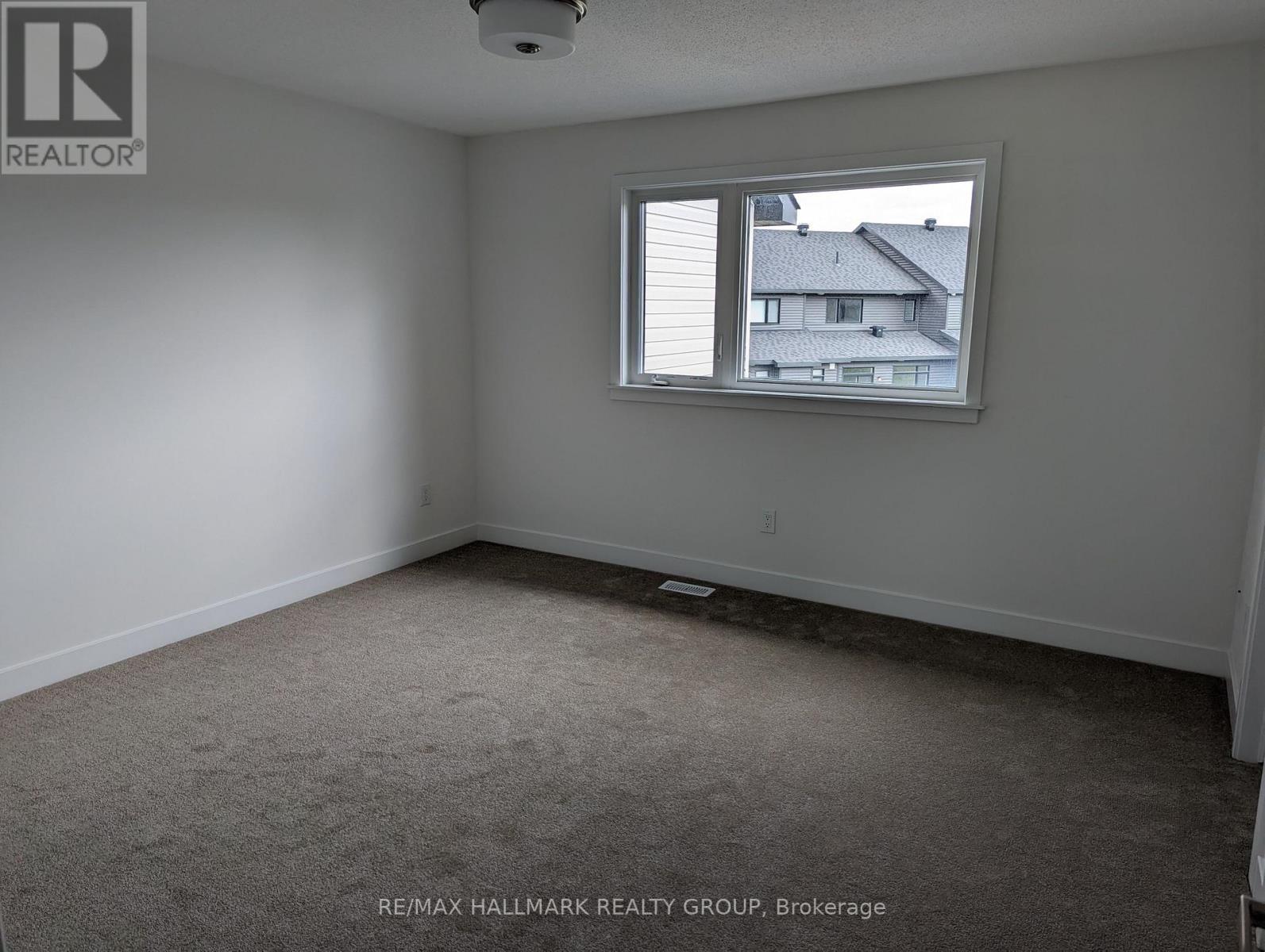 Photo 9 of 262 Darjeeling Avenue, Ottawa ON