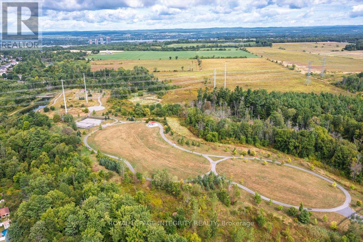 Photo 48 of 106 Trail Side Circle, Ottawa ON