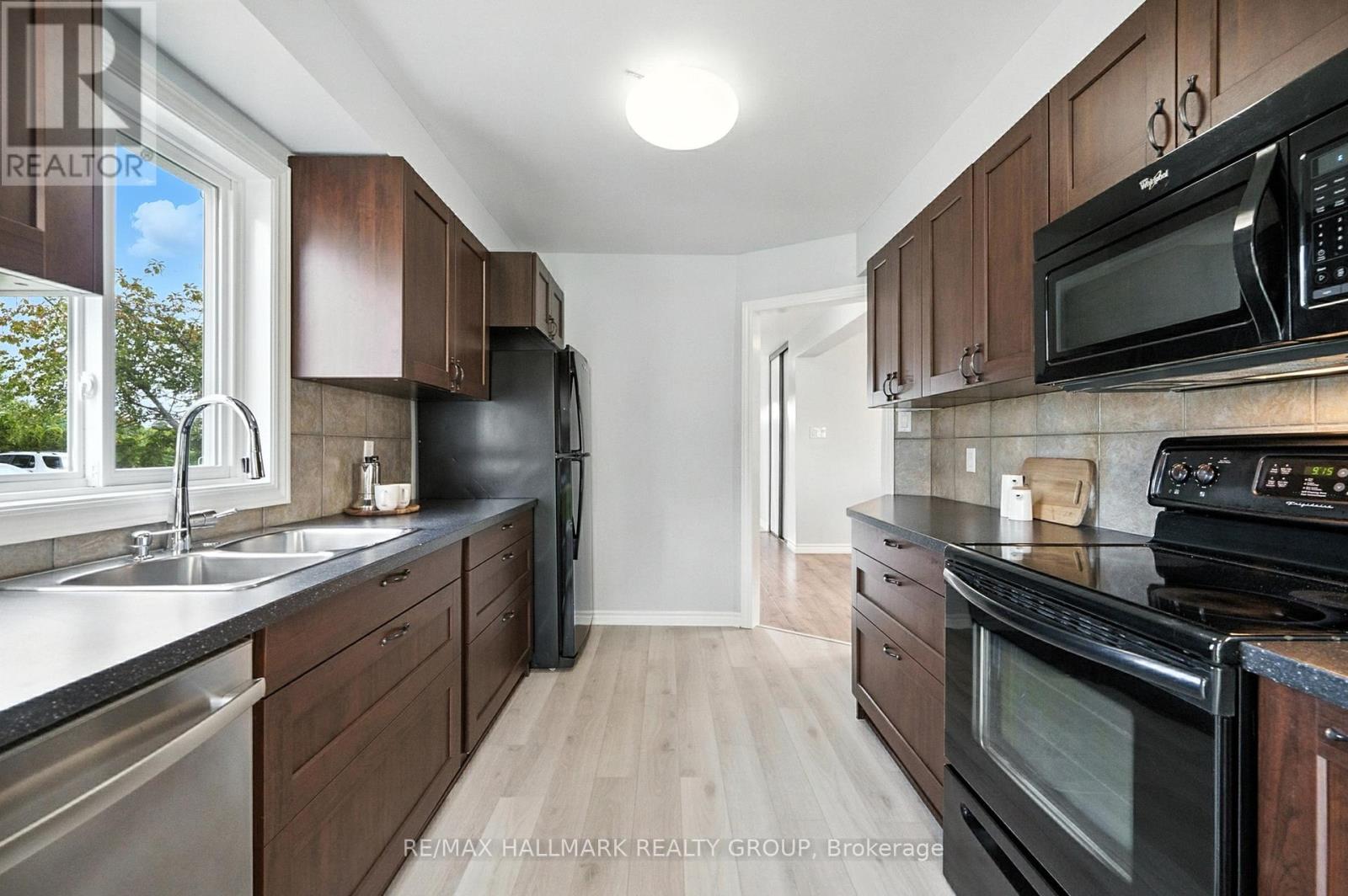 Photo 14 of 55 Fair Oaks Crescent, Ottawa ON