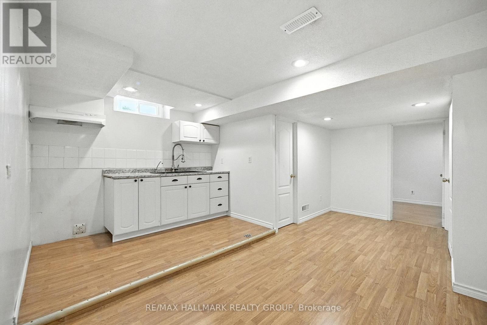 Photo 24 of 55 Fair Oaks Crescent, Ottawa ON