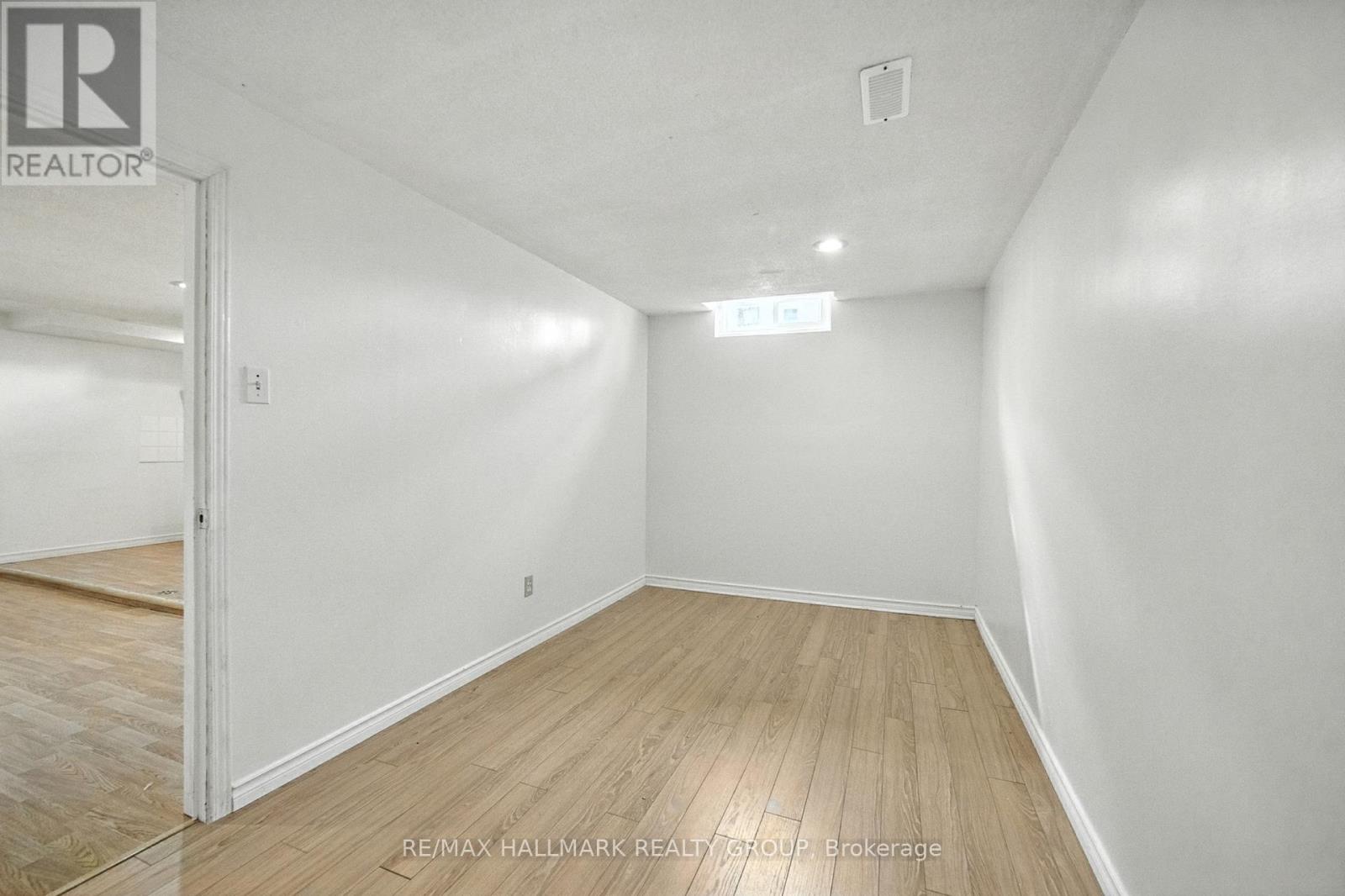 Photo 26 of 55 Fair Oaks Crescent, Ottawa ON