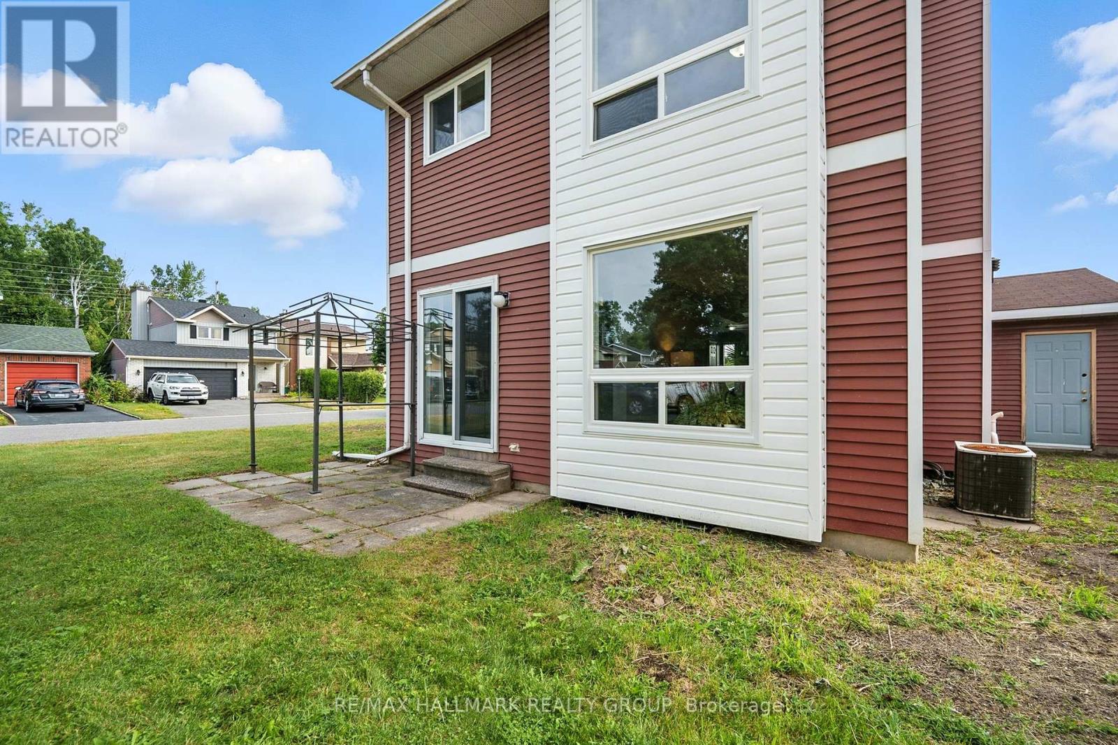 Photo 29 of 55 Fair Oaks Crescent, Ottawa ON