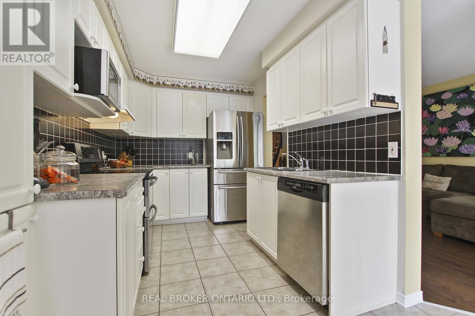 Photo 10 of 193 Deercroft Avenue, Ottawa ON