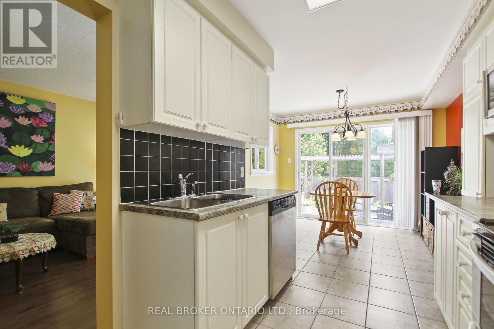 Photo 12 of 193 Deercroft Avenue, Ottawa ON