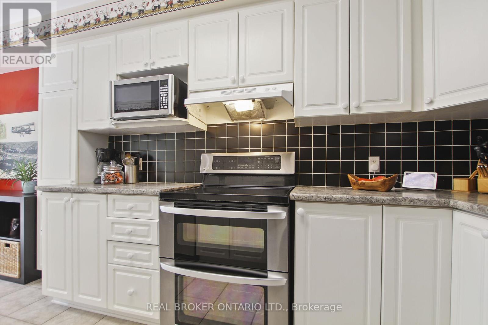 Photo 13 of 193 Deercroft Avenue, Ottawa ON