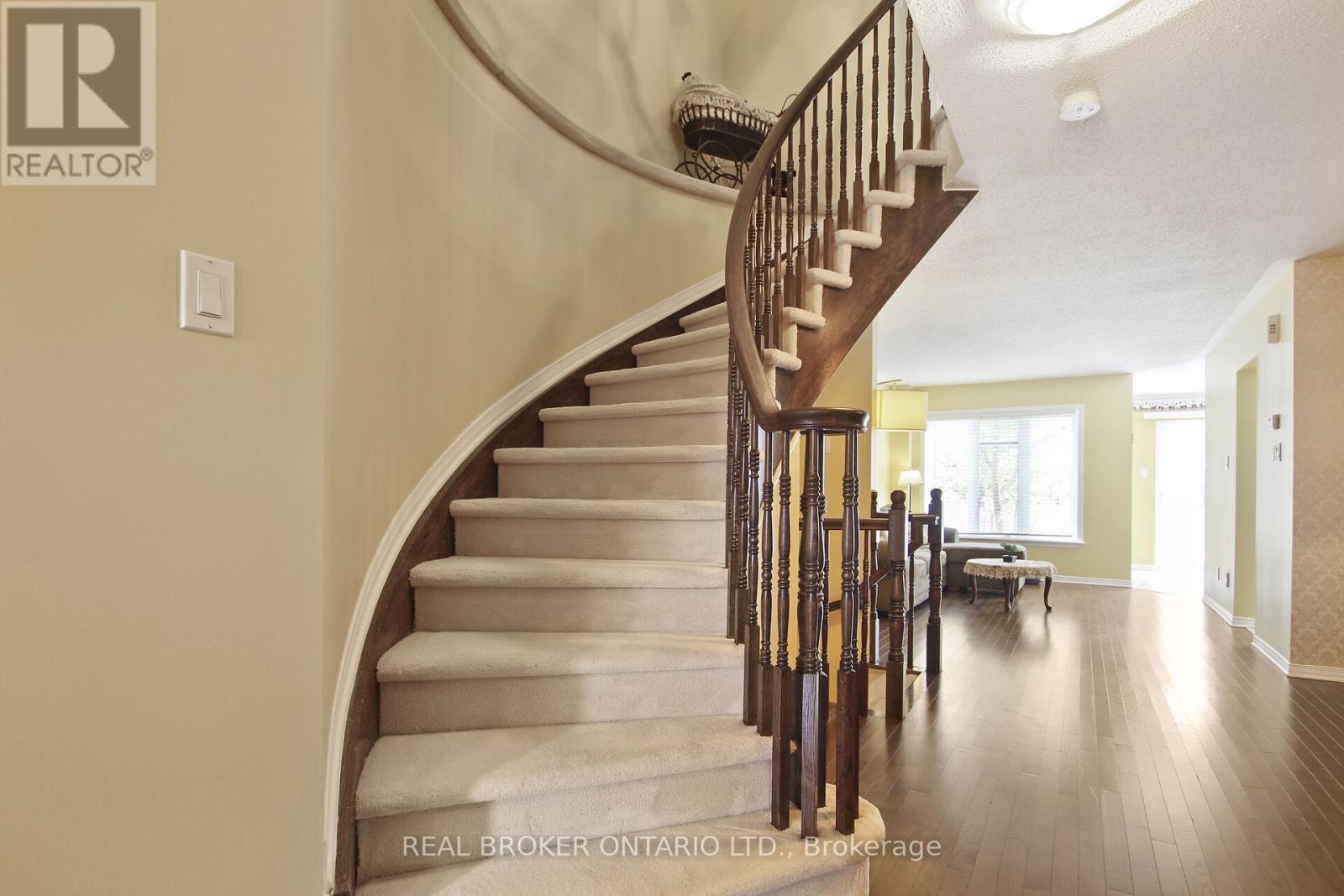 Photo 14 of 193 Deercroft Avenue, Ottawa ON