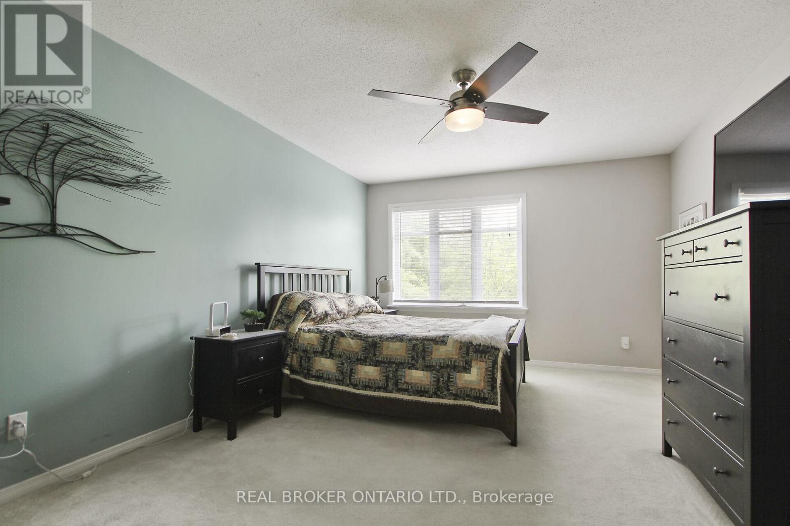 Photo 15 of 193 Deercroft Avenue, Ottawa ON