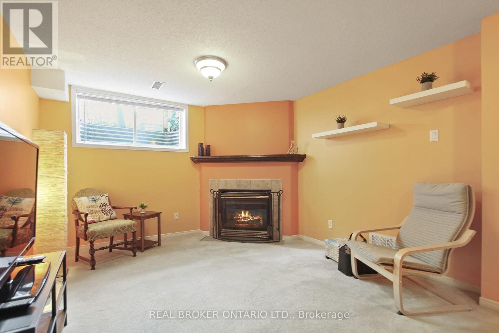 Photo 23 of 193 Deercroft Avenue, Ottawa ON